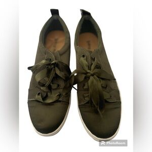 Dirty Laundry Green Silky Sneakers Size 9.5